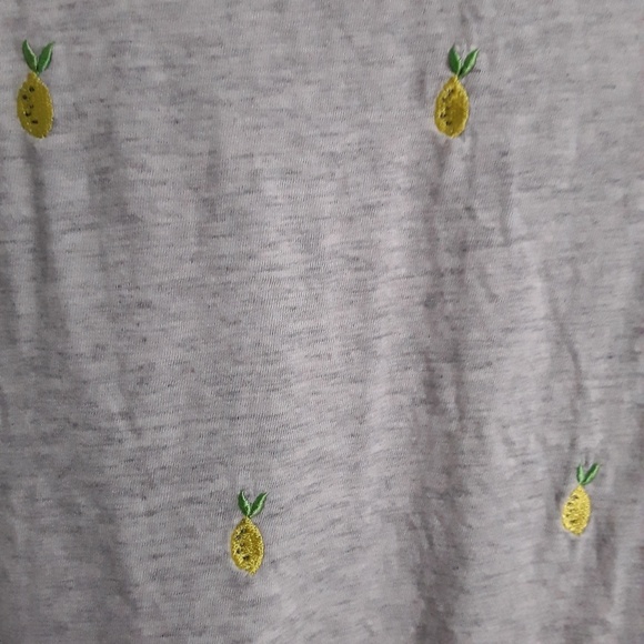 NWOT grey marina tee with pineapples - Picture 4 of 4